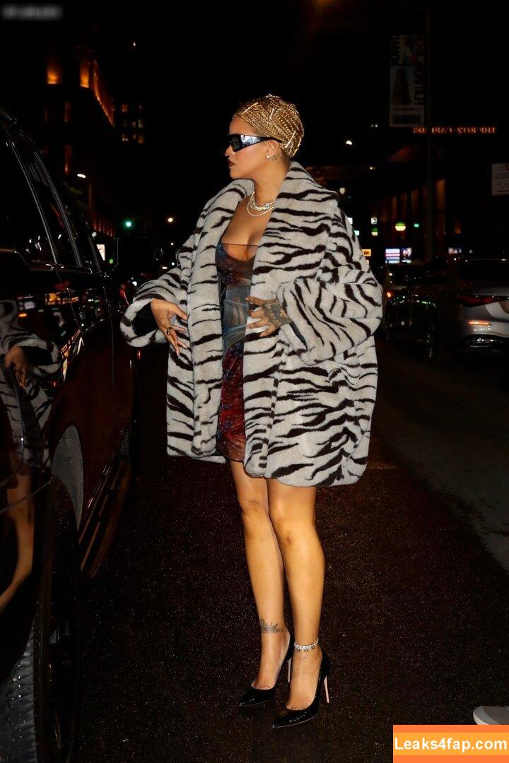 Rihanna / badgalriri leaked photo photo #2213
