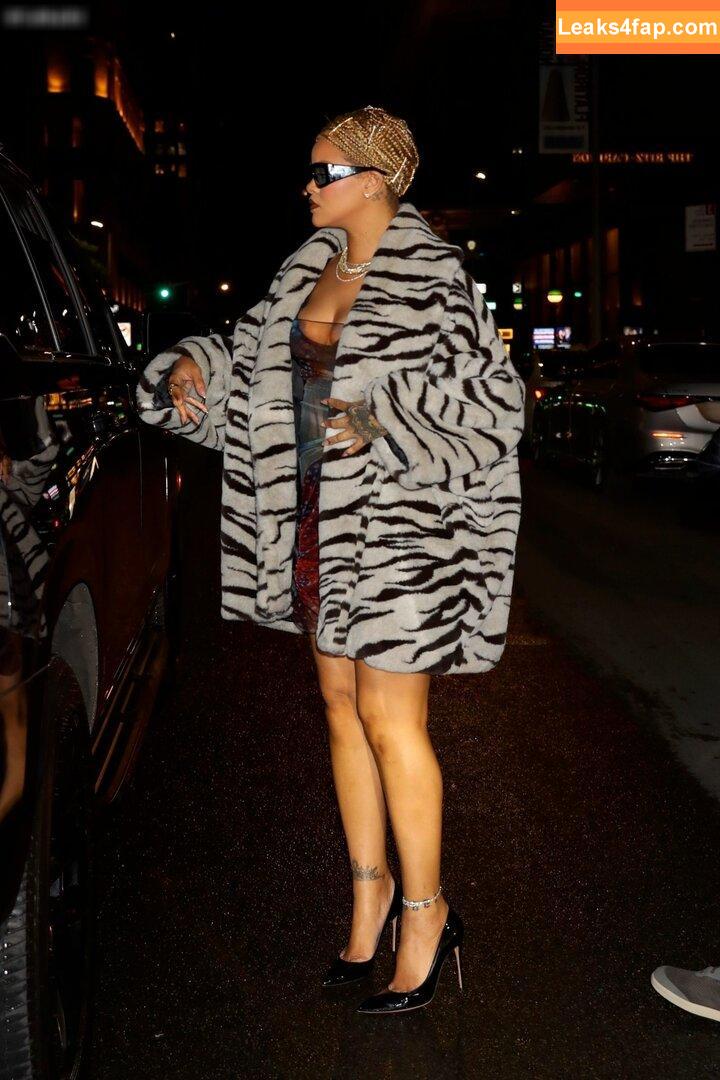 Rihanna / badgalriri leaked photo photo #2215