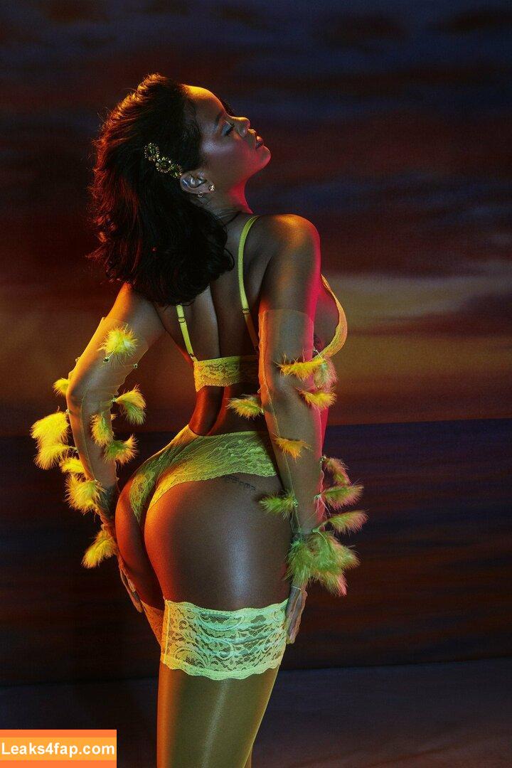 Rihanna / badgalriri leaked photo photo #2225