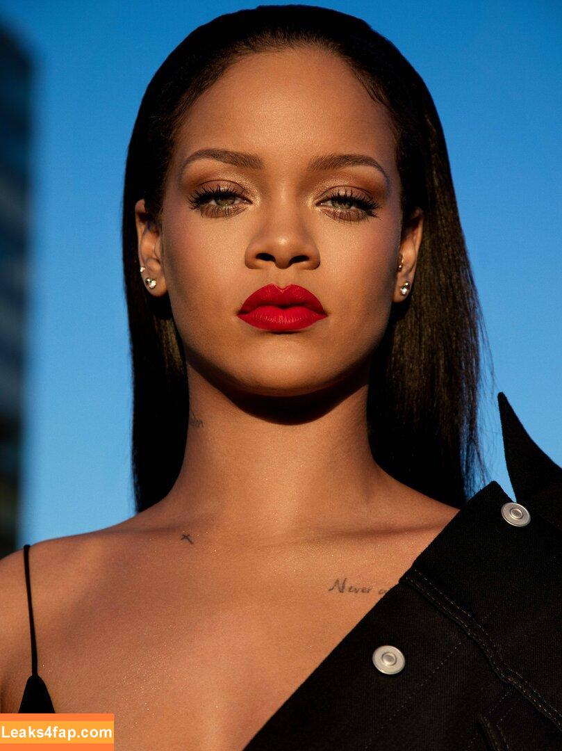 Rihanna / badgalriri leaked photo photo #2237