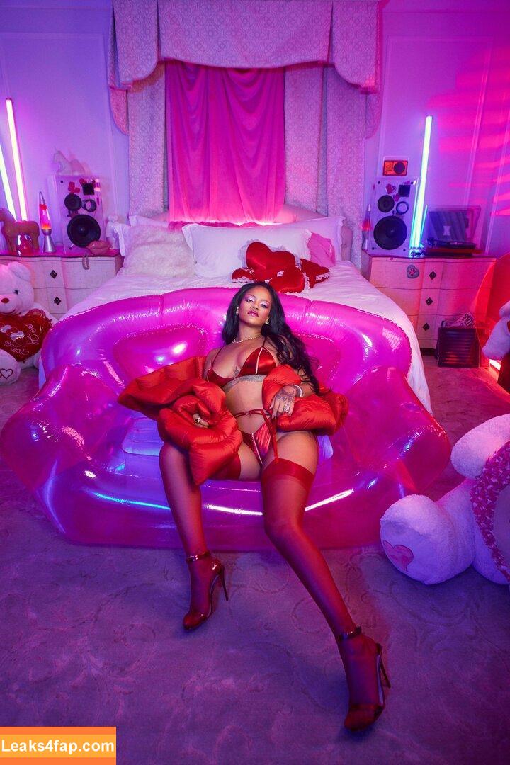 Rihanna / badgalriri leaked photo photo #2240