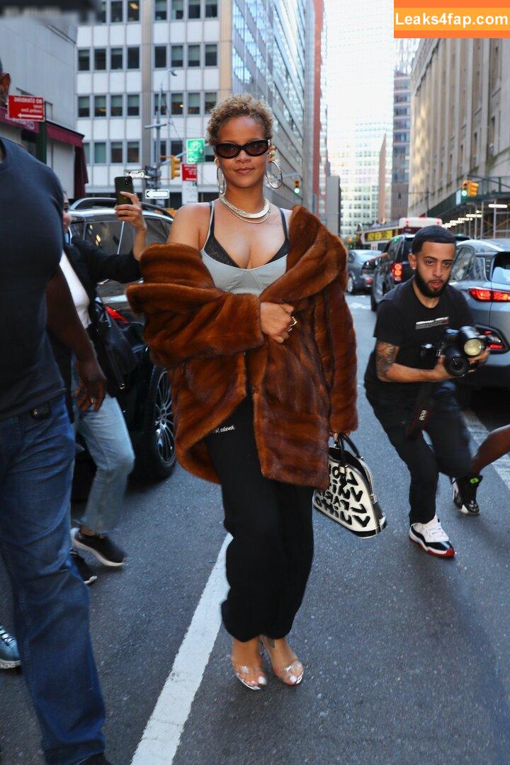 Rihanna / badgalriri leaked photo photo #2249