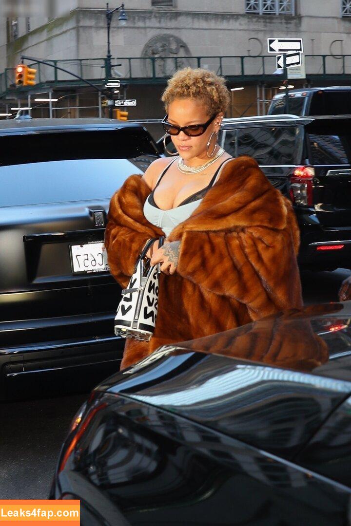 Rihanna / badgalriri leaked photo photo #2250