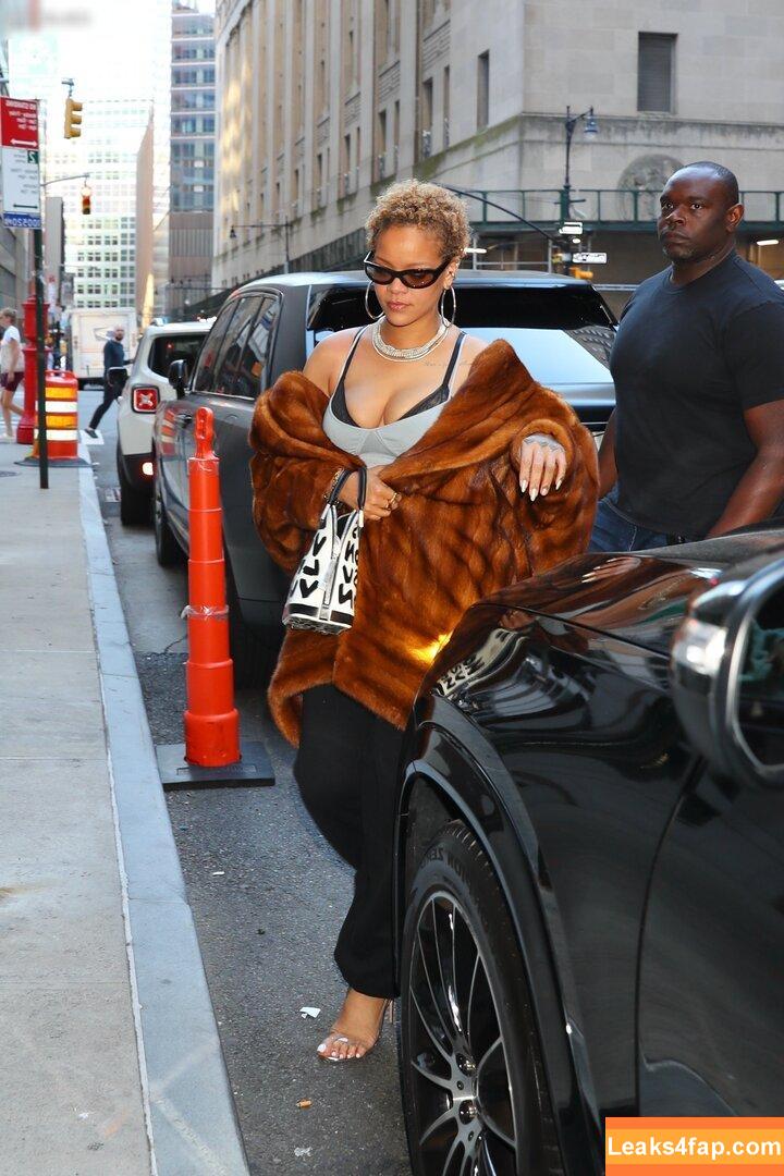 Rihanna / badgalriri leaked photo photo #2251