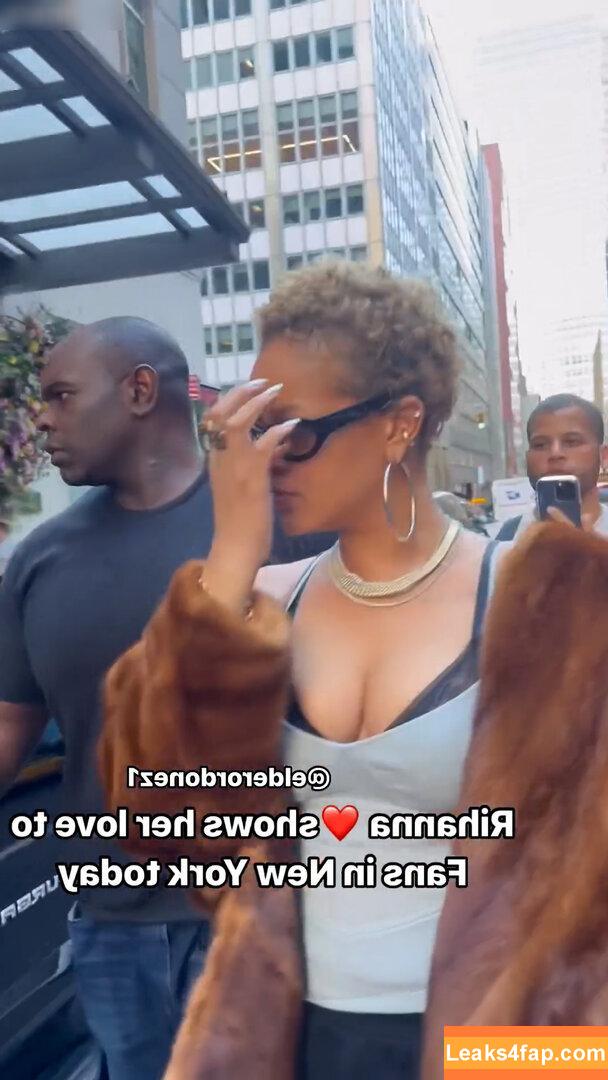 Rihanna / badgalriri leaked photo photo #2258