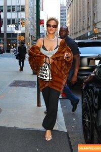 Rihanna / badgalriri leaked photo photo #2274
