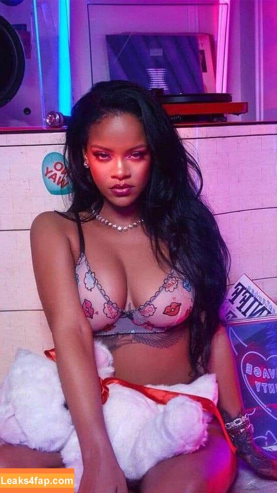 Rihanna / badgalriri leaked photo photo #2296