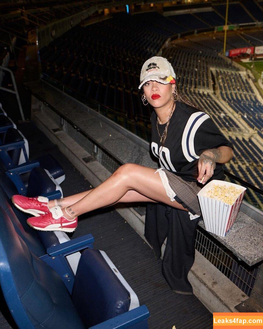 Rihanna / badgalriri leaked photo photo #2301