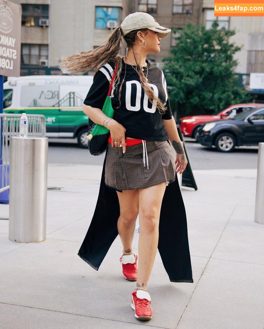 Rihanna / badgalriri leaked photo photo #2305