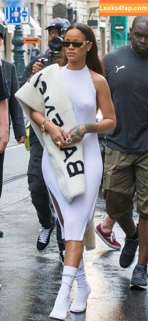 Rihanna / badgalriri leaked photo photo #2306
