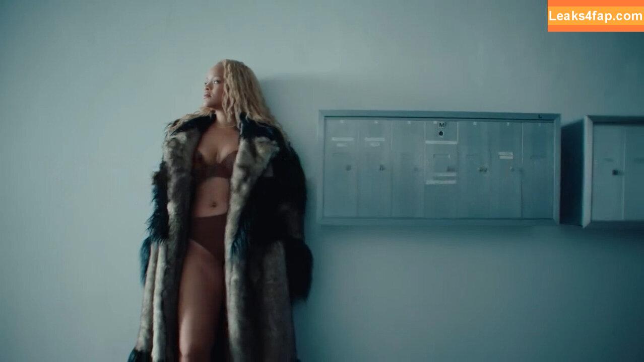 Rihanna / badgalriri leaked photo photo #2317