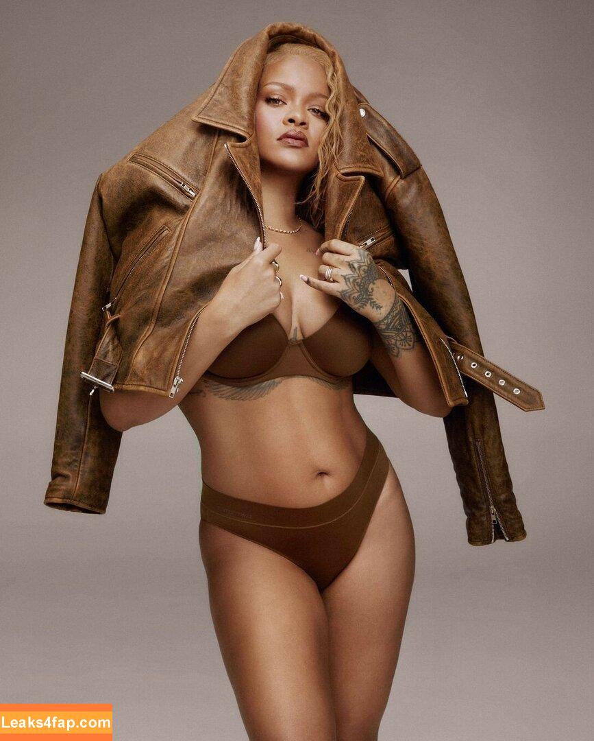 Rihanna / badgalriri leaked photo photo #2323