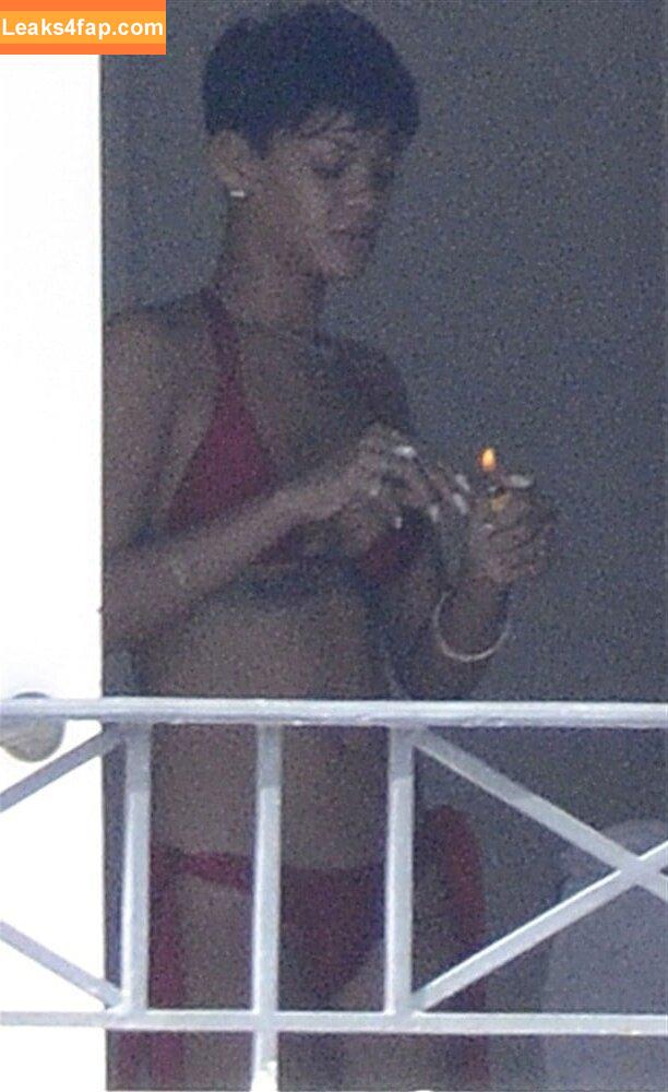 Rihanna / badgalriri leaked photo photo #2331