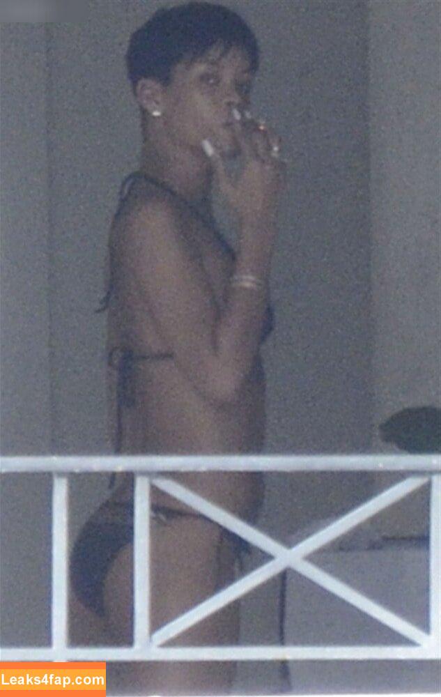 Rihanna / badgalriri leaked photo photo #2332