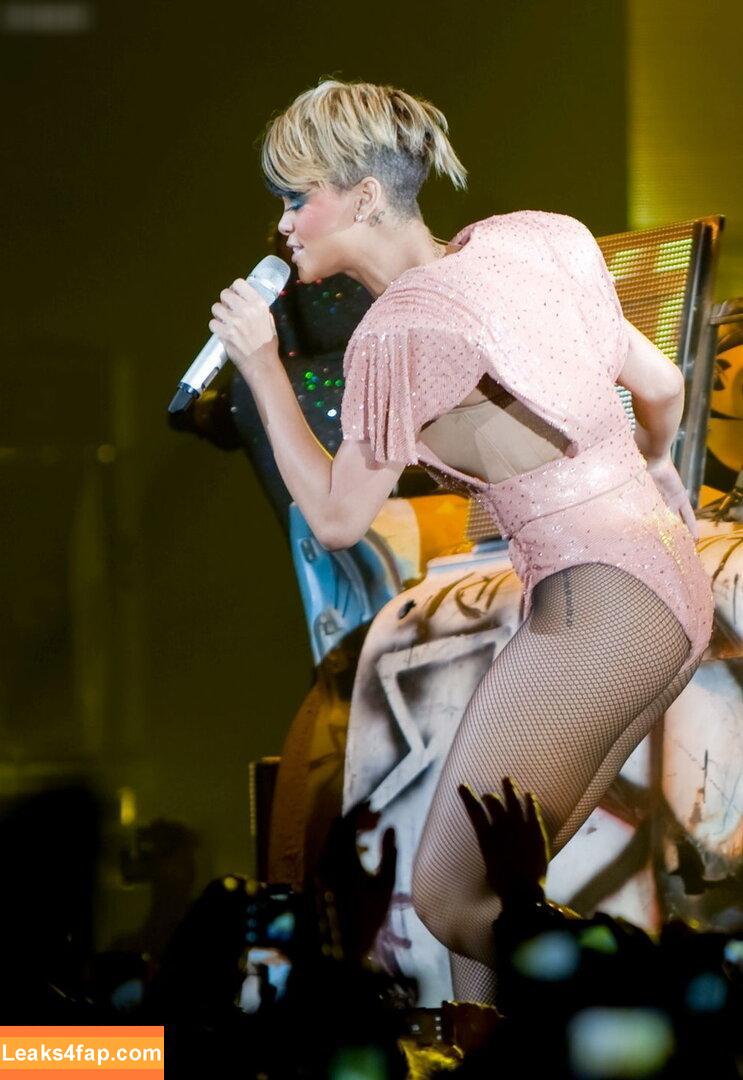 Rihanna / badgalriri leaked photo photo #2364