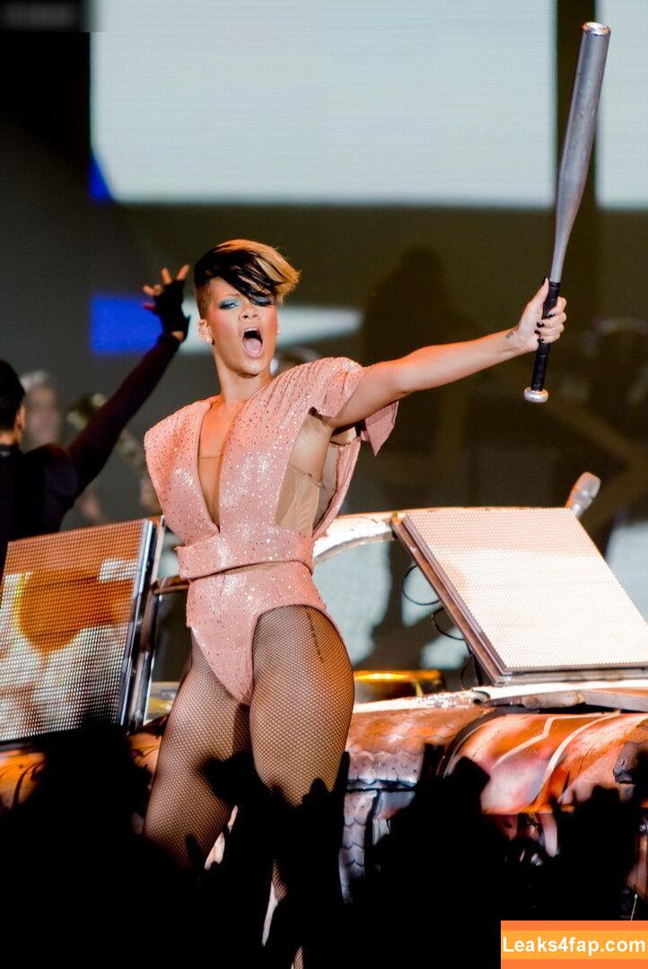 Rihanna / badgalriri leaked photo photo #2366
