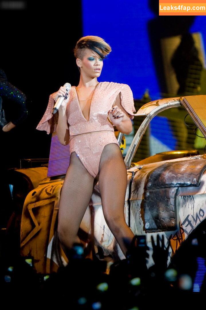 Rihanna / badgalriri leaked photo photo #2376