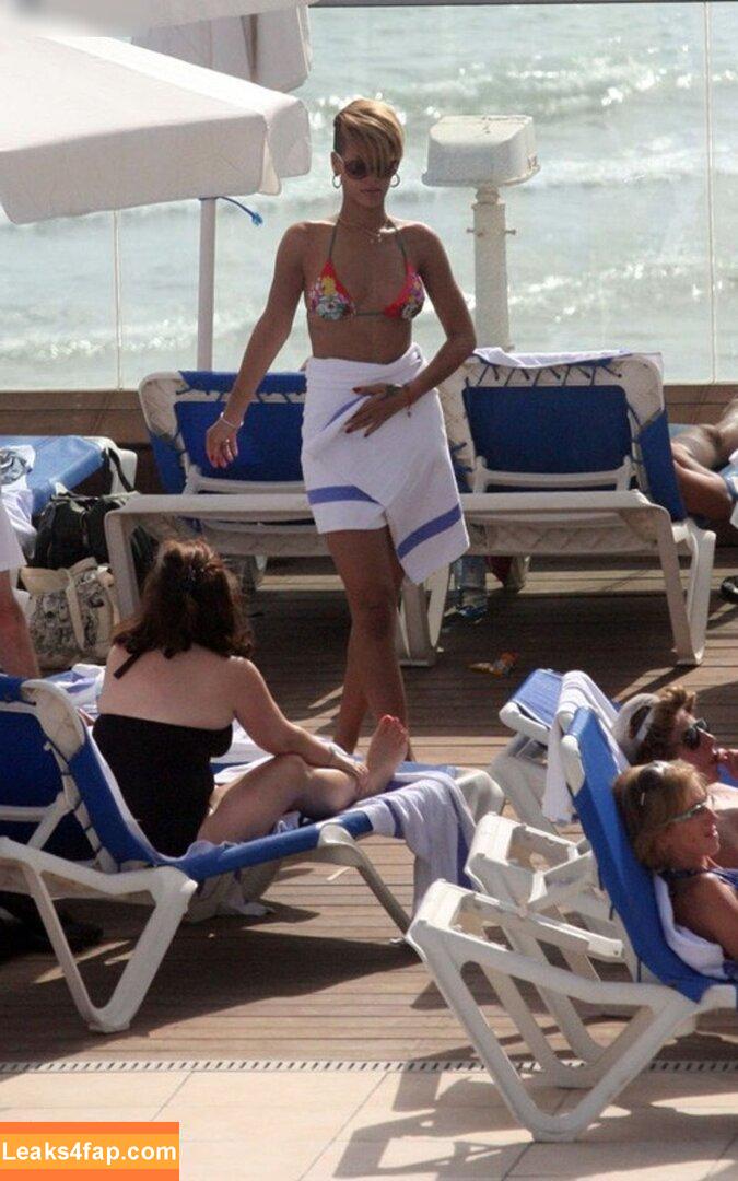 Rihanna / badgalriri leaked photo photo #2397