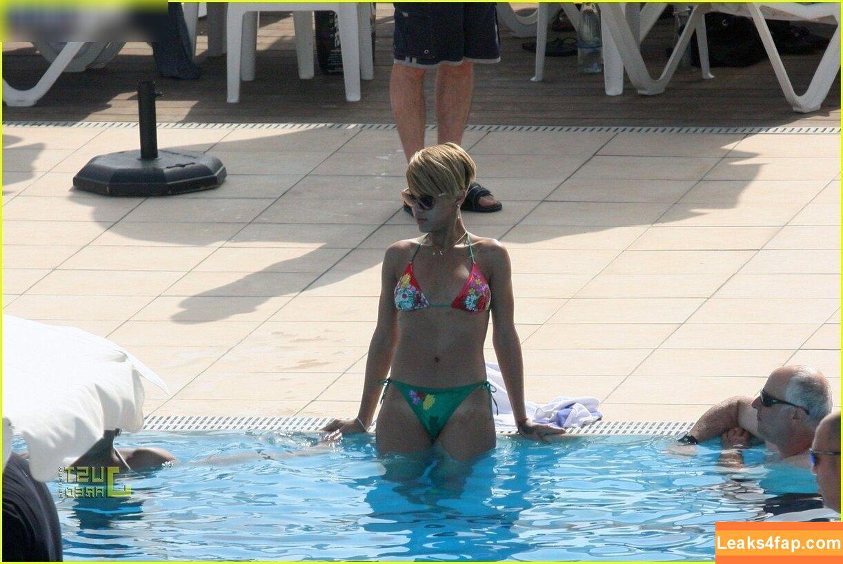 Rihanna / badgalriri leaked photo photo #2398