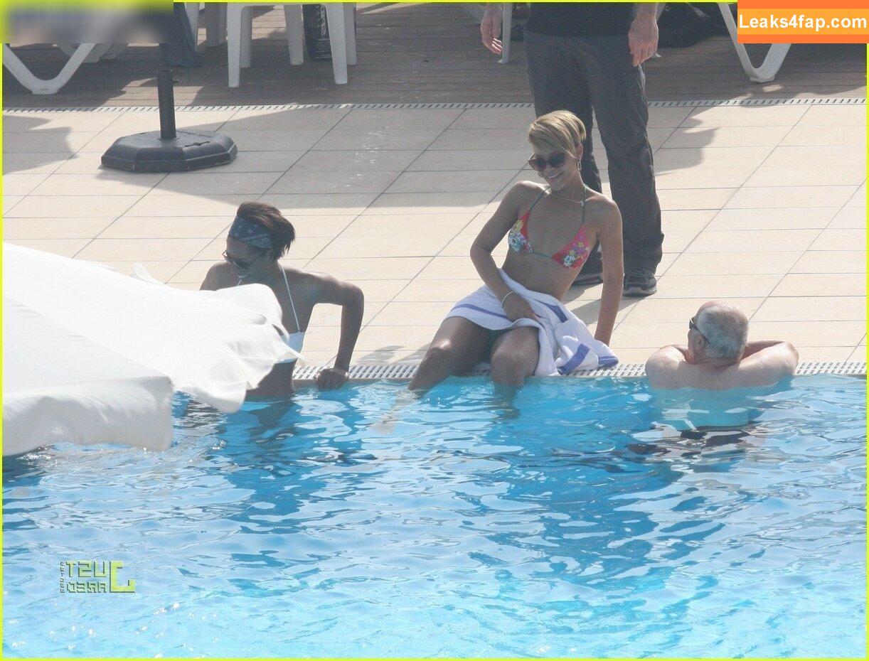 Rihanna / badgalriri leaked photo photo #2404