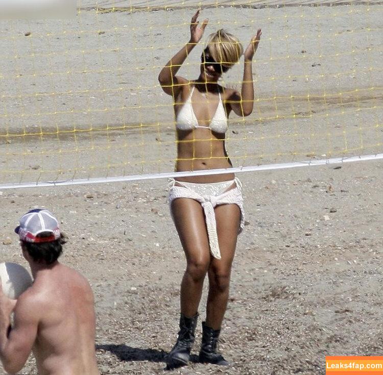 Rihanna / badgalriri leaked photo photo #2407