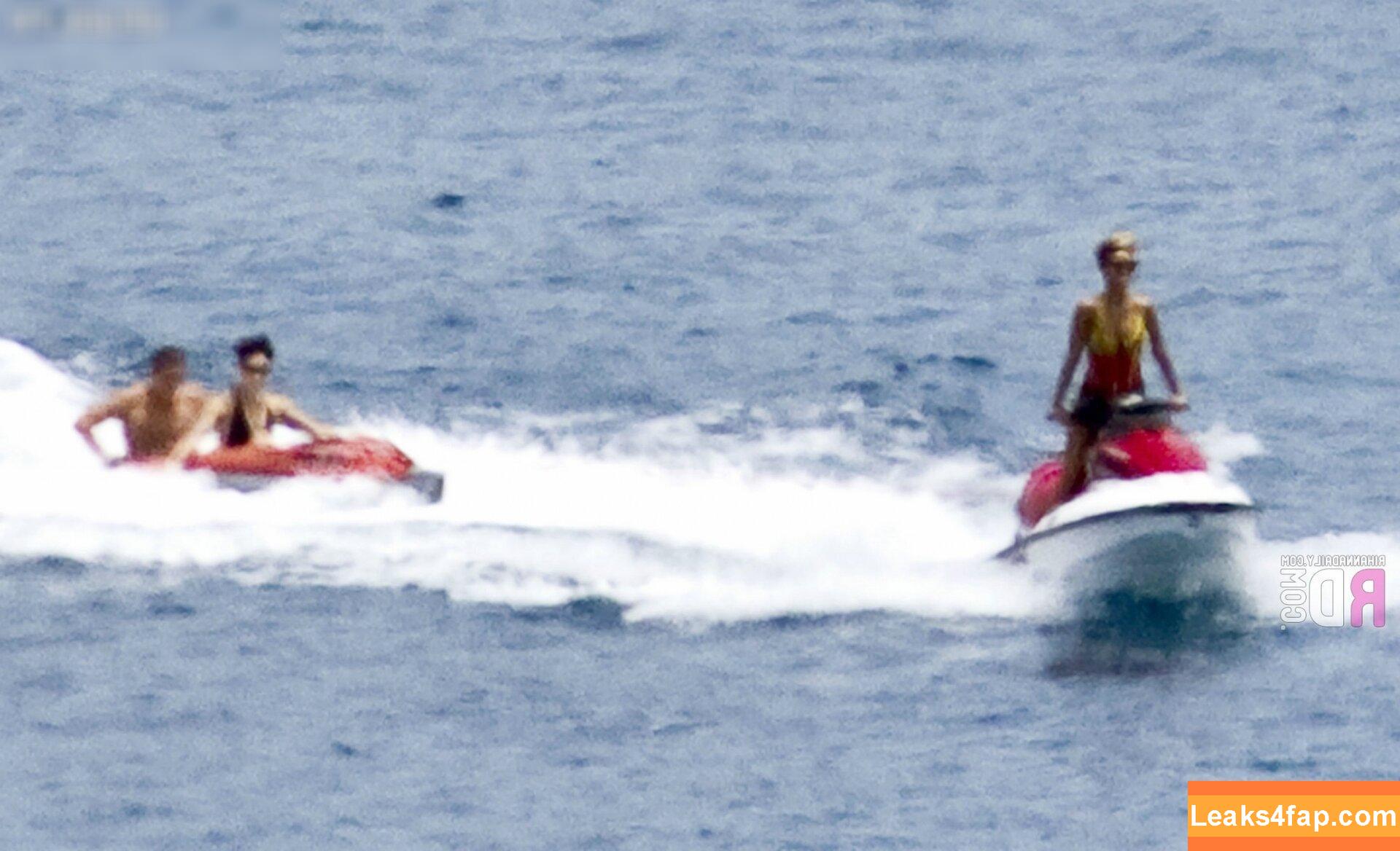 Rihanna / badgalriri leaked photo photo #2410