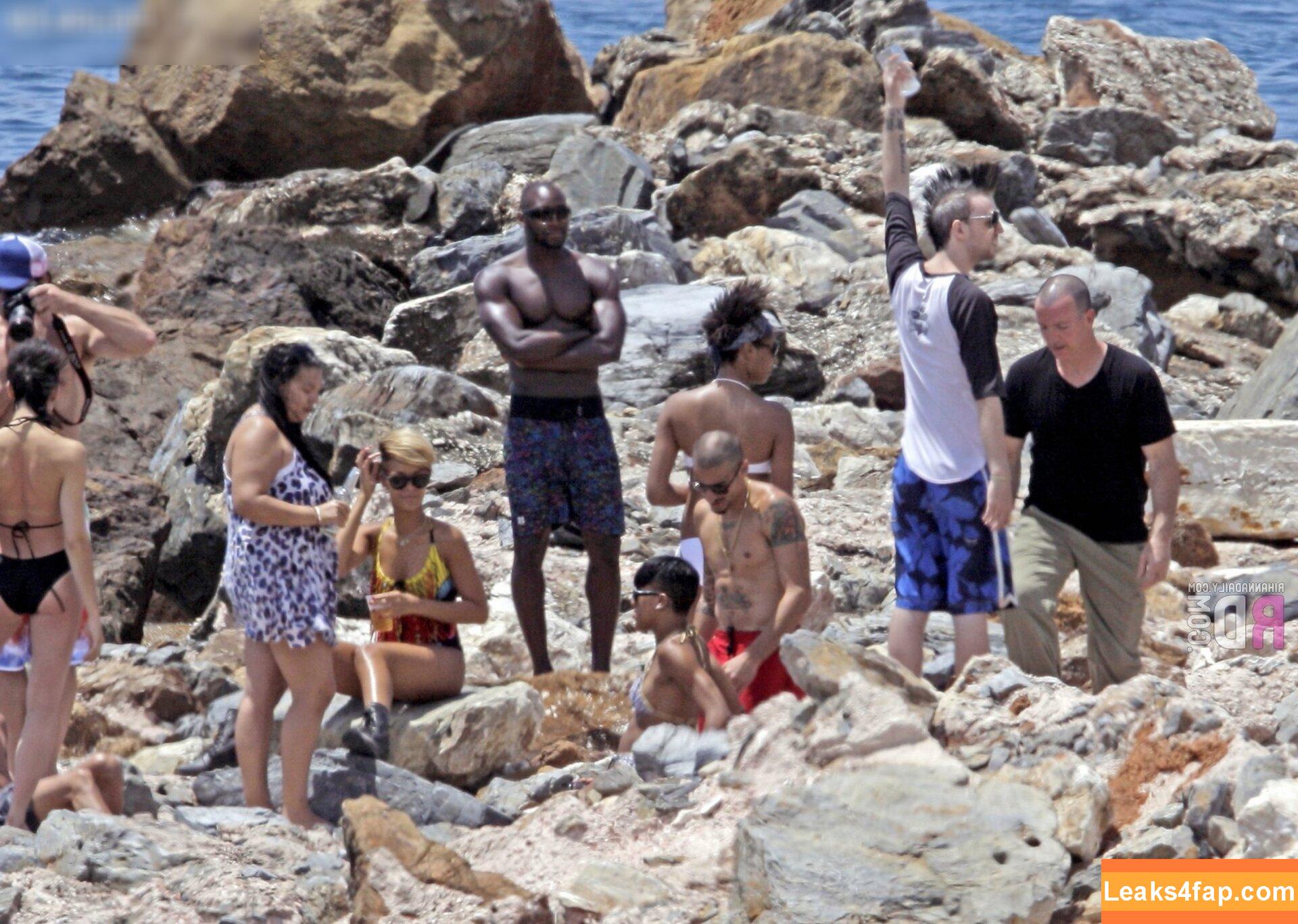 Rihanna / badgalriri leaked photo photo #2411