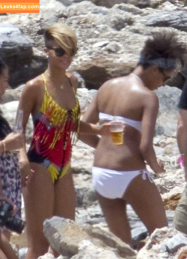 Rihanna / badgalriri leaked photo photo #2412