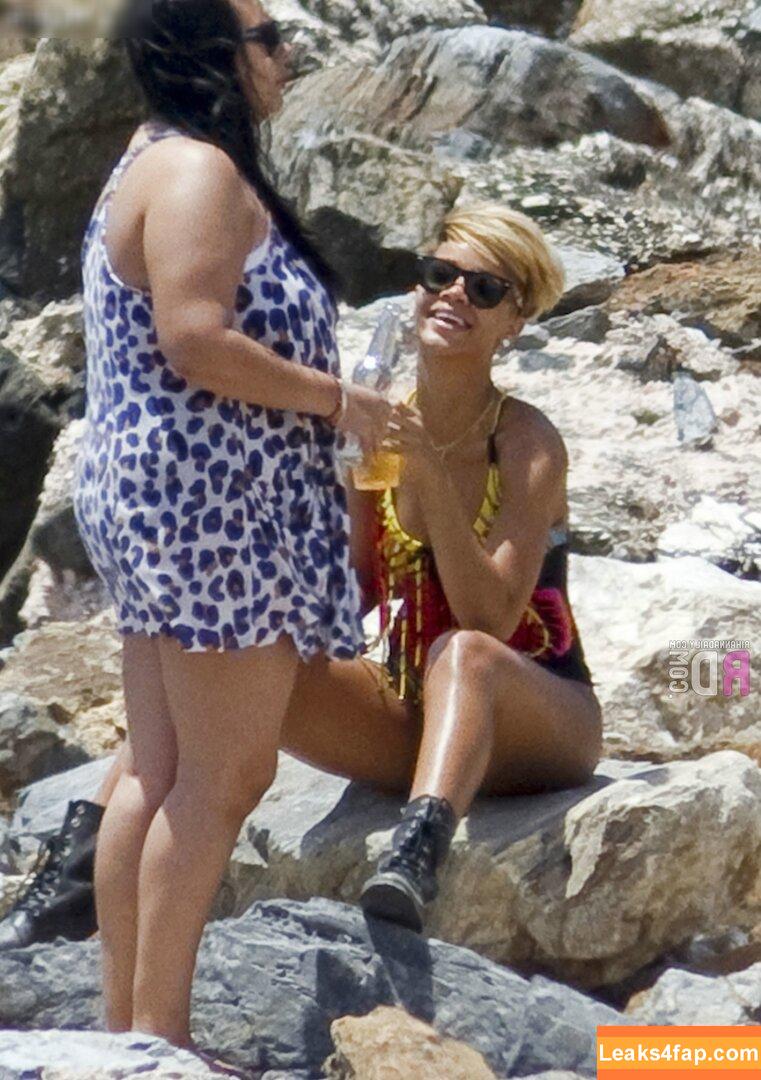 Rihanna / badgalriri leaked photo photo #2413