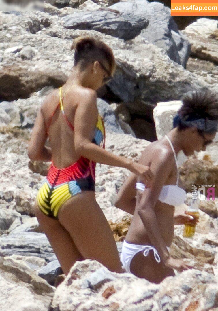 Rihanna / badgalriri leaked photo photo #2414