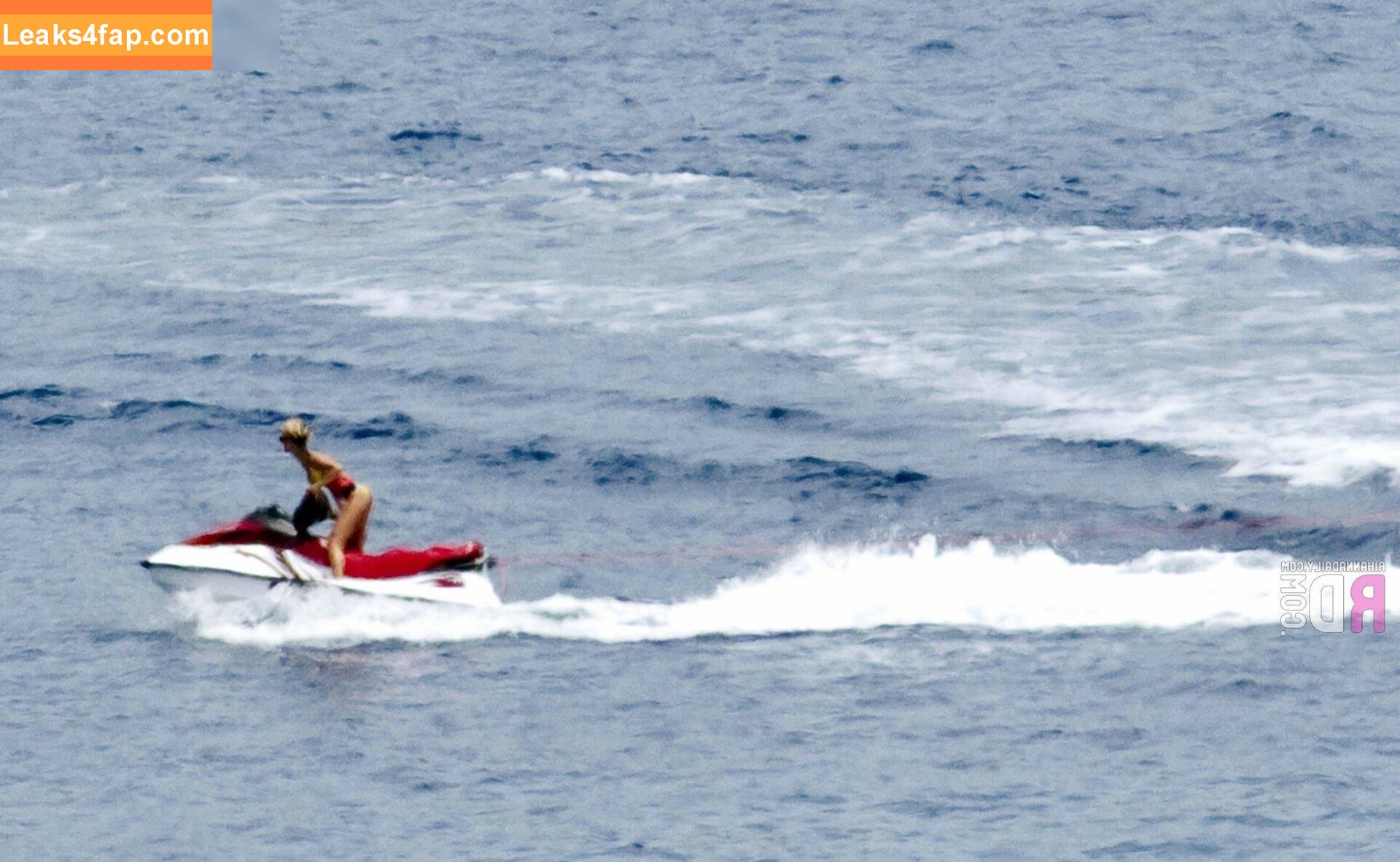 Rihanna / badgalriri leaked photo photo #2417