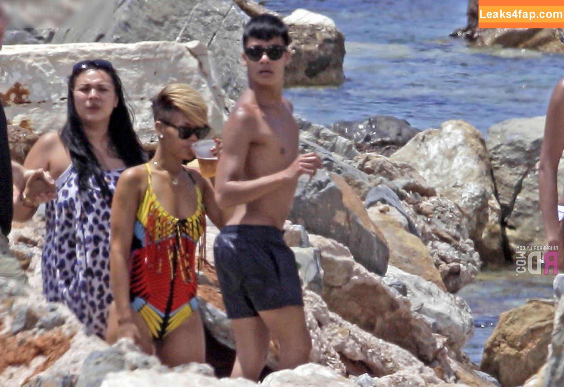 Rihanna / badgalriri leaked photo photo #2418