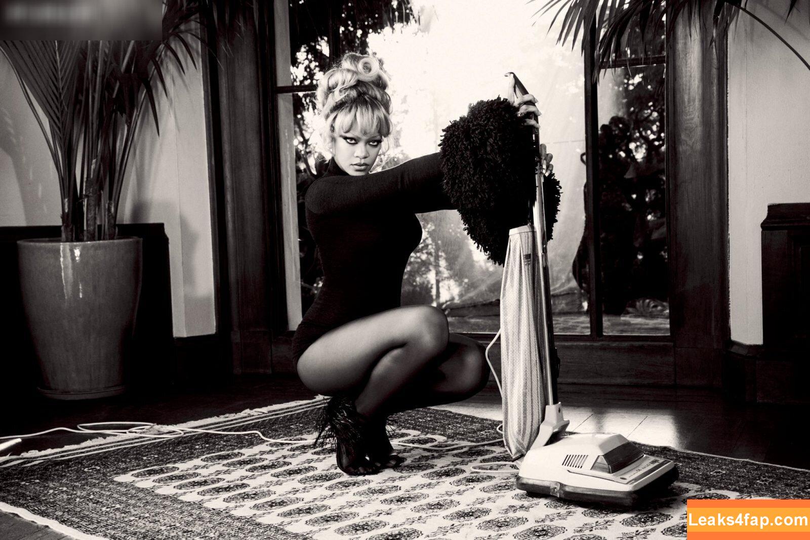 Rihanna / badgalriri leaked photo photo #2432