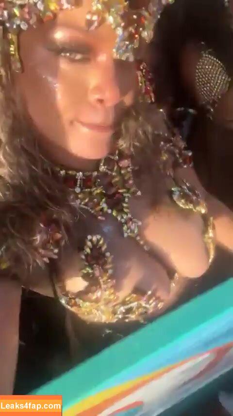 Rihanna / badgalriri leaked photo photo #2437