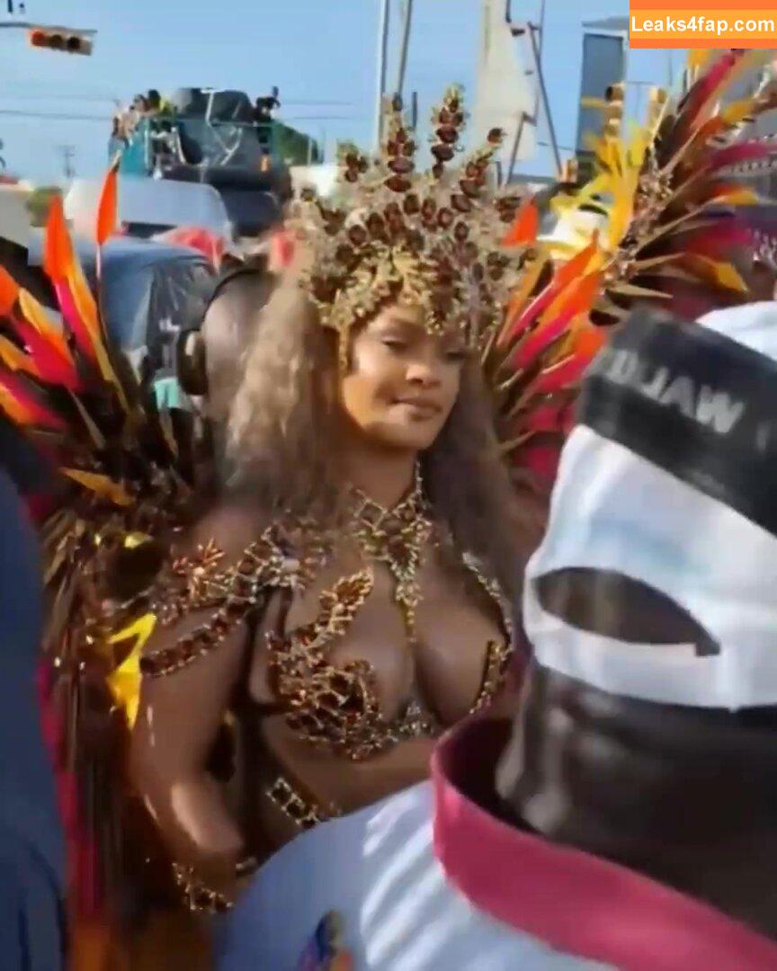 Rihanna / badgalriri leaked photo photo #2439