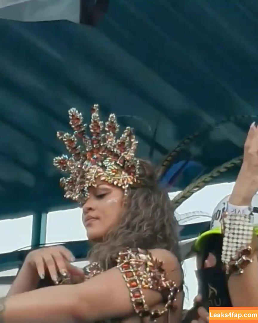 Rihanna / badgalriri leaked photo photo #2441