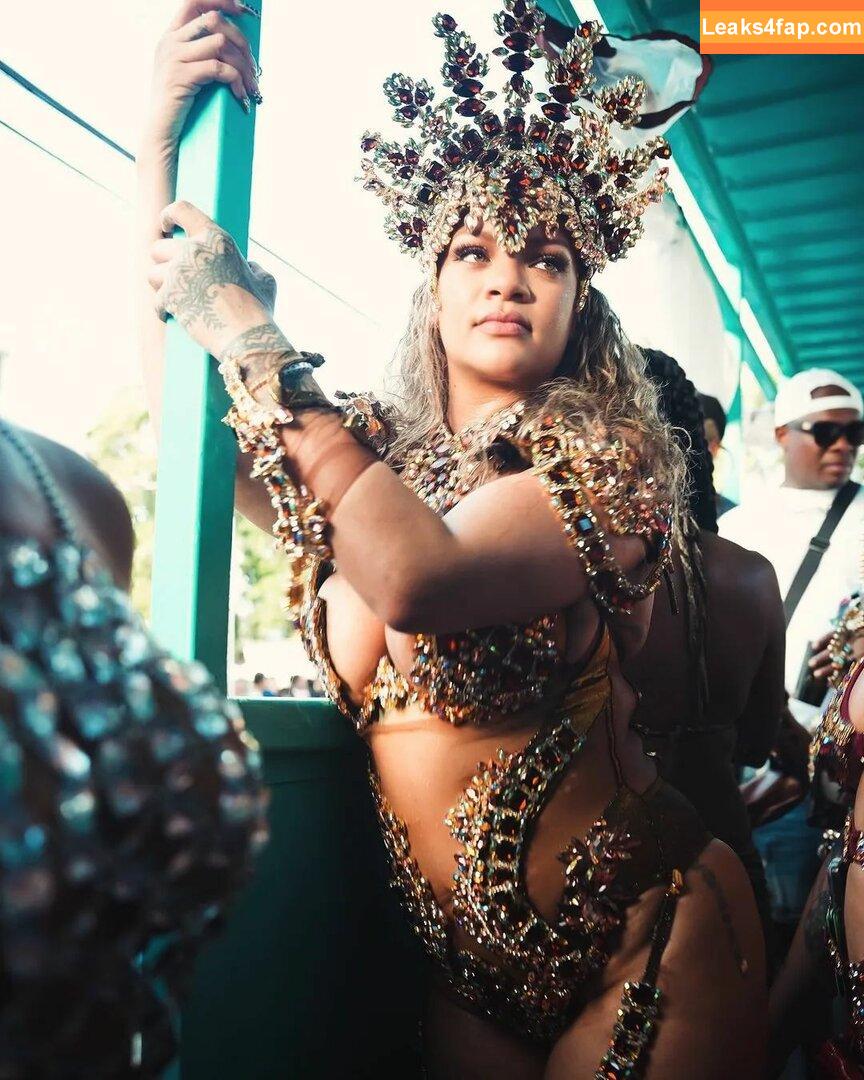 Rihanna / badgalriri leaked photo photo #2449