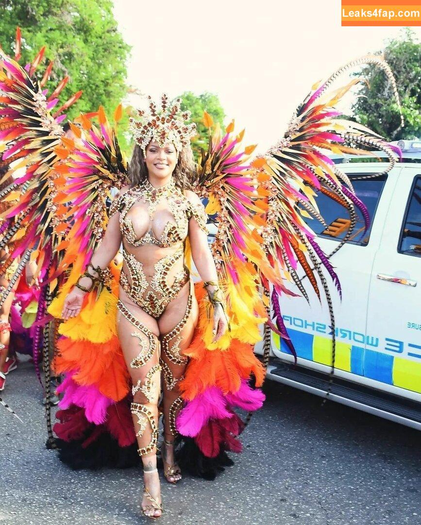 Rihanna / badgalriri leaked photo photo #2454