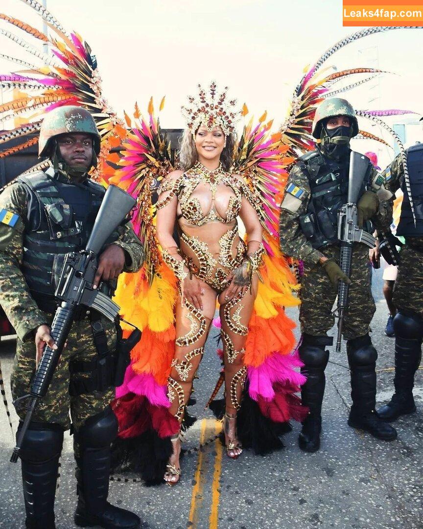 Rihanna / badgalriri leaked photo photo #2458