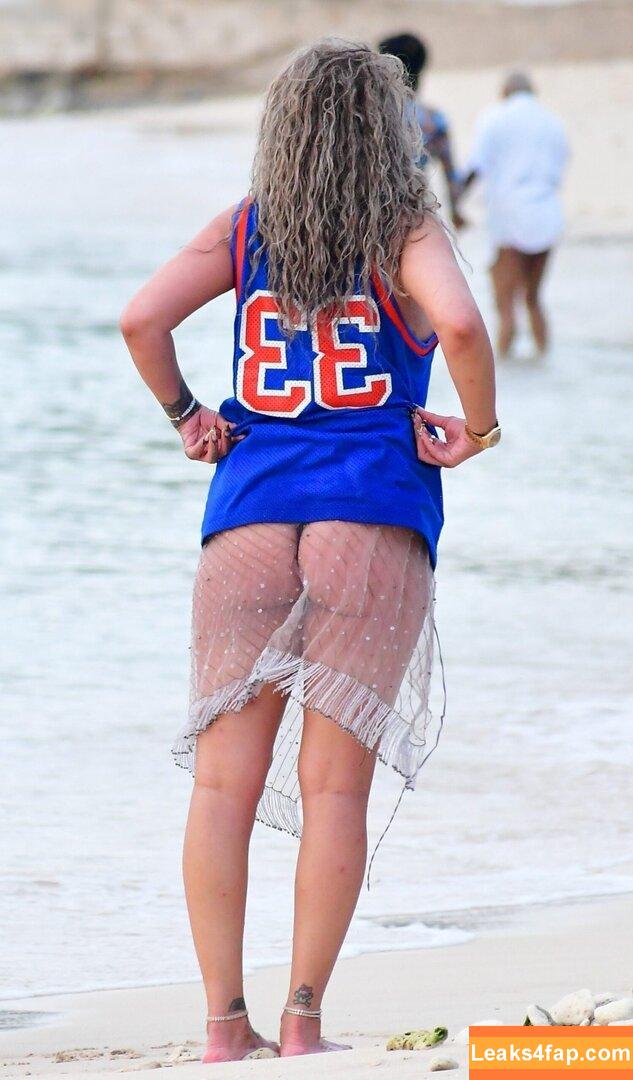 Rihanna / badgalriri leaked photo photo #2461