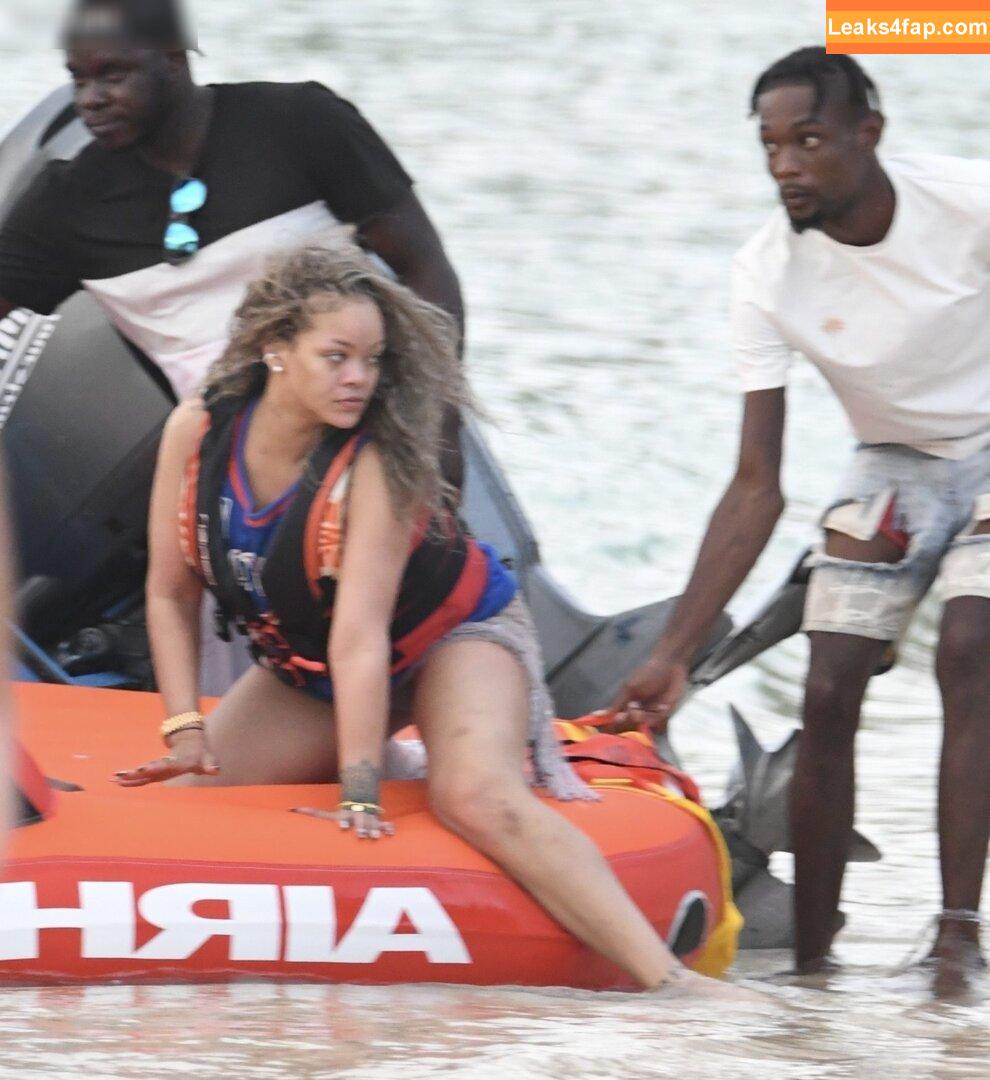 Rihanna / badgalriri leaked photo photo #2462
