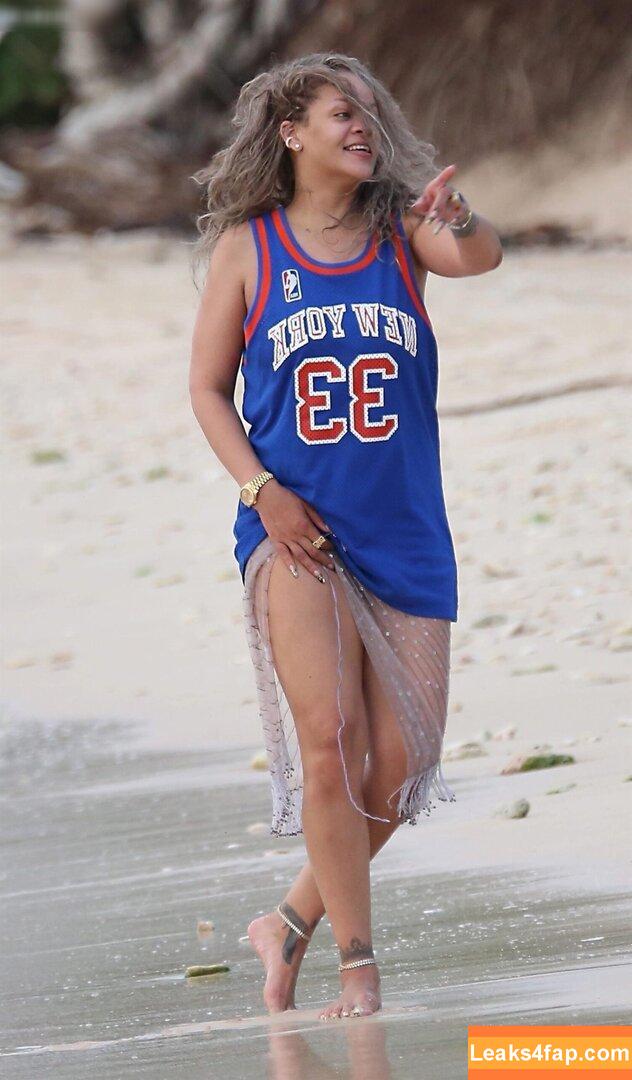 Rihanna / badgalriri leaked photo photo #2463