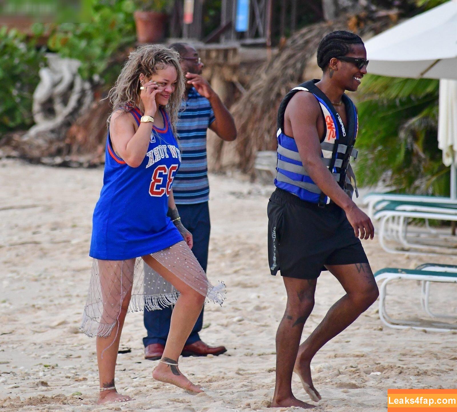 Rihanna / badgalriri leaked photo photo #2465