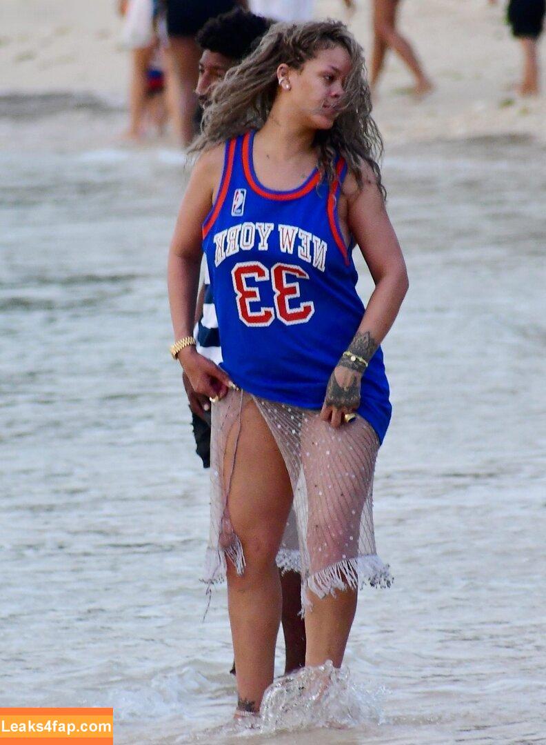 Rihanna / badgalriri leaked photo photo #2470