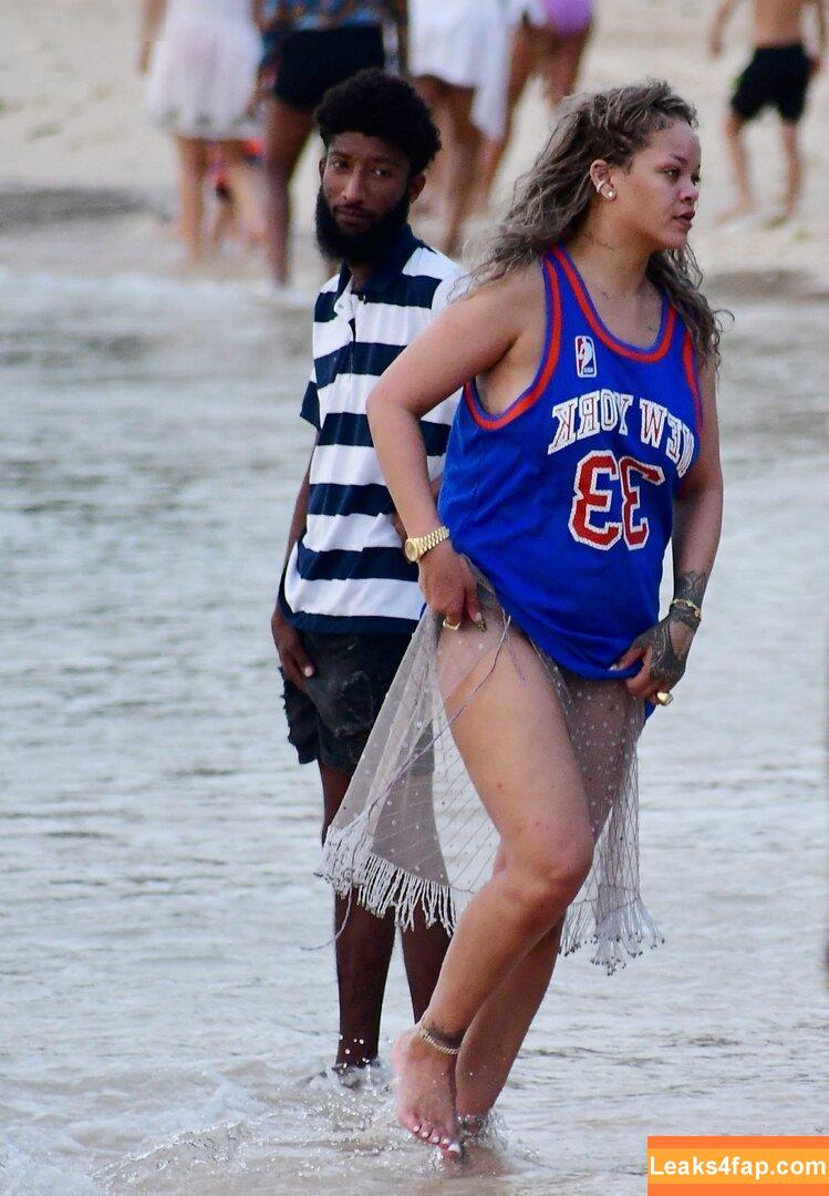 Rihanna / badgalriri leaked photo photo #2473