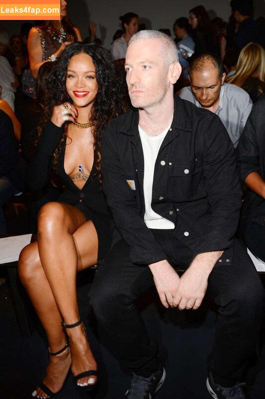 Rihanna / badgalriri leaked photo photo #2486
