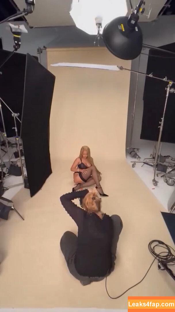 Rihanna / badgalriri leaked photo photo #2497