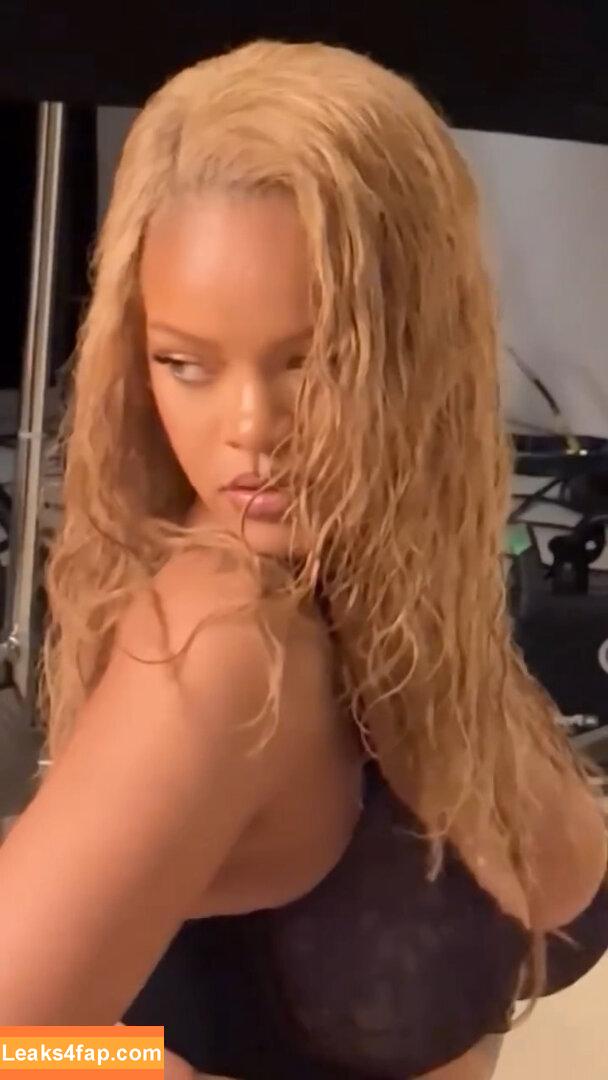 Rihanna / badgalriri leaked photo photo #2499