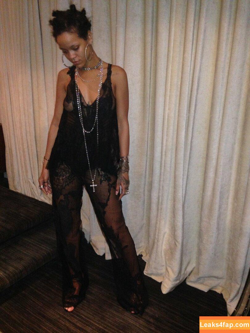 Rihanna / badgalriri leaked photo photo #2593