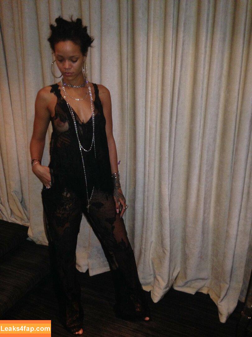 Rihanna / badgalriri leaked photo photo #2594